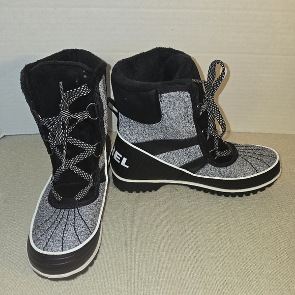 Sorel Tivoli II Black and Chrome Gray Lace Up Women's Boots size 7 - Picture 1 of 8